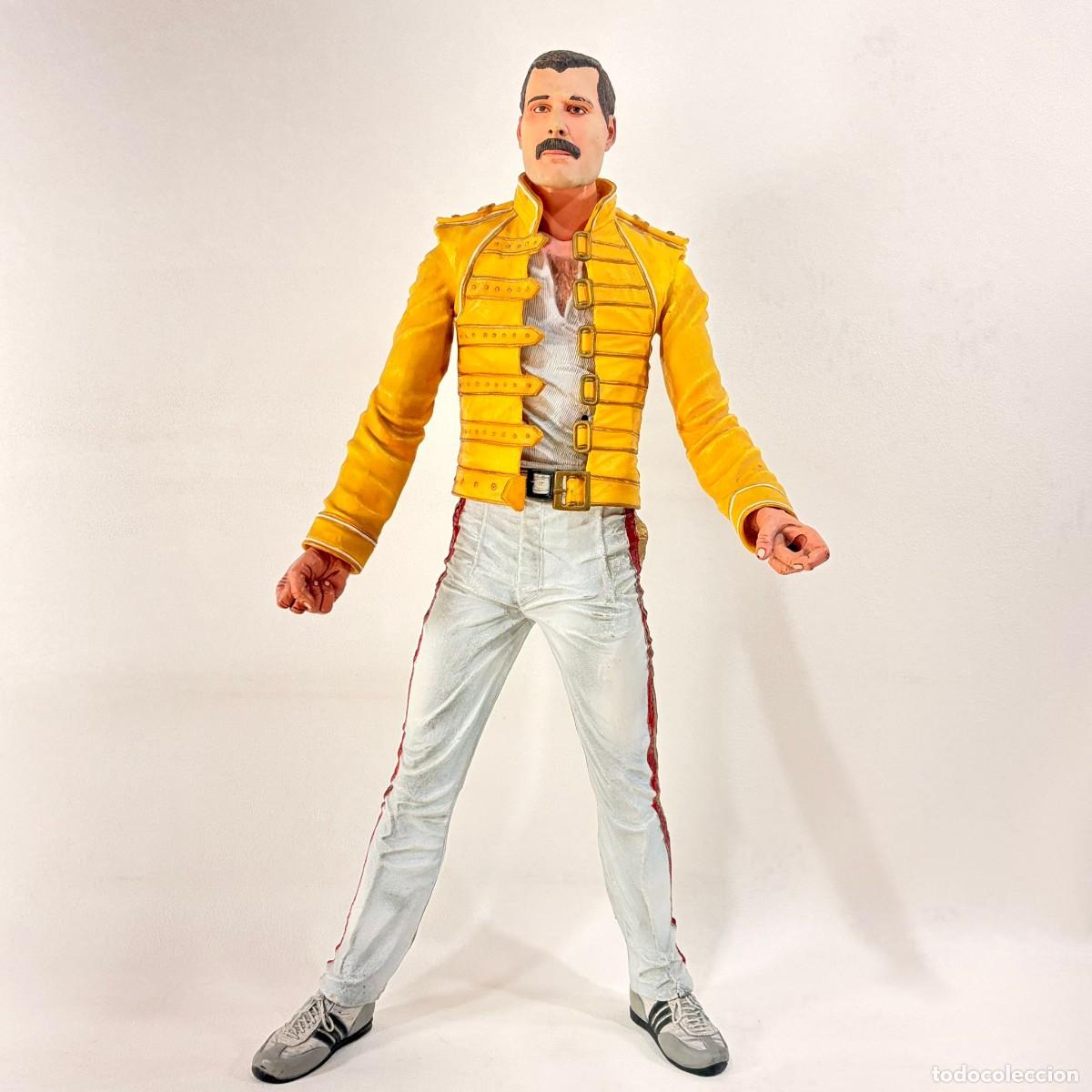 Figuras de acci&oacute;n: FIGURA FREDDIE MERCURY - QUEEN - 18'' - NECA - A&Ntilde;O 2006 - FUNCIONA