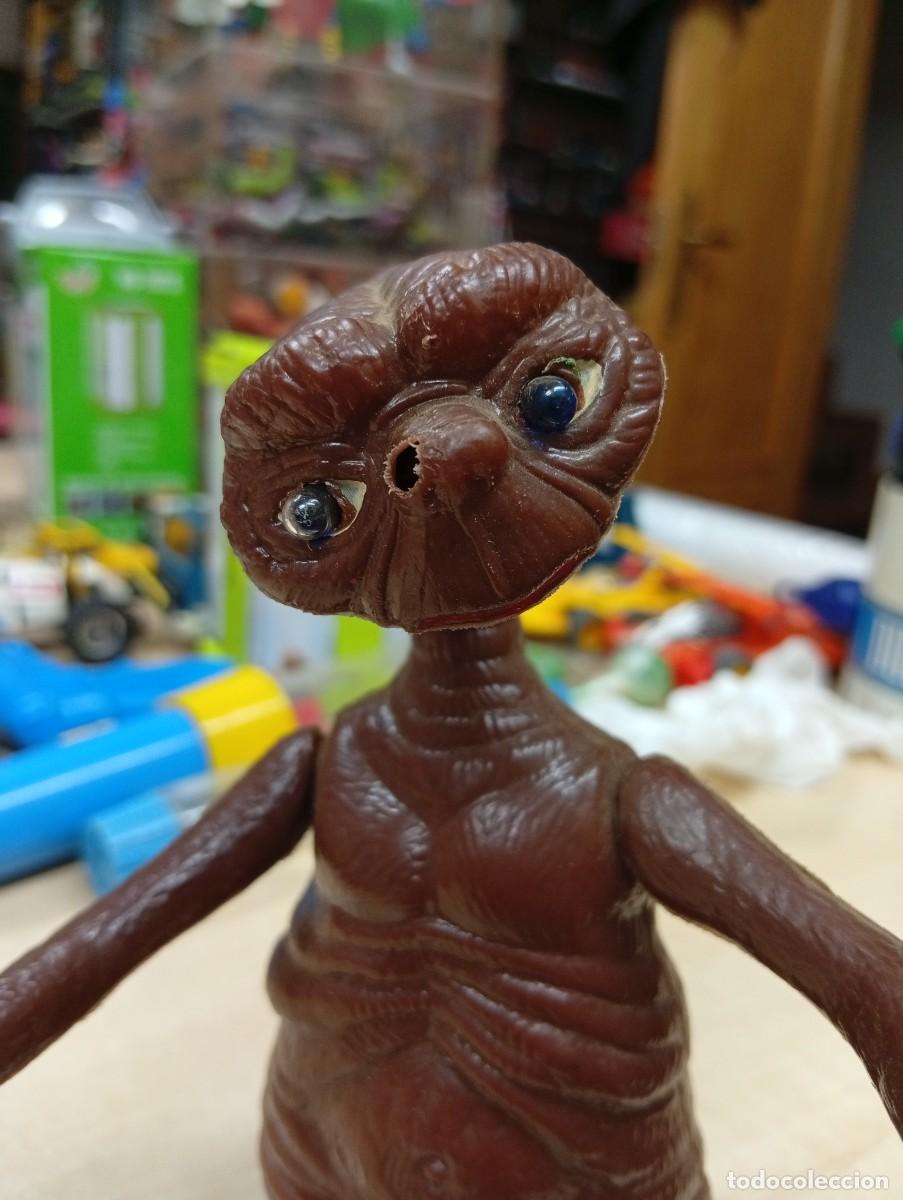 Figuras de acci&oacute;n: Mu&ntilde;eco de pl&aacute;stico E T. El Extraterrestre. Bootleg a&ntilde;os 80. - Foto 2