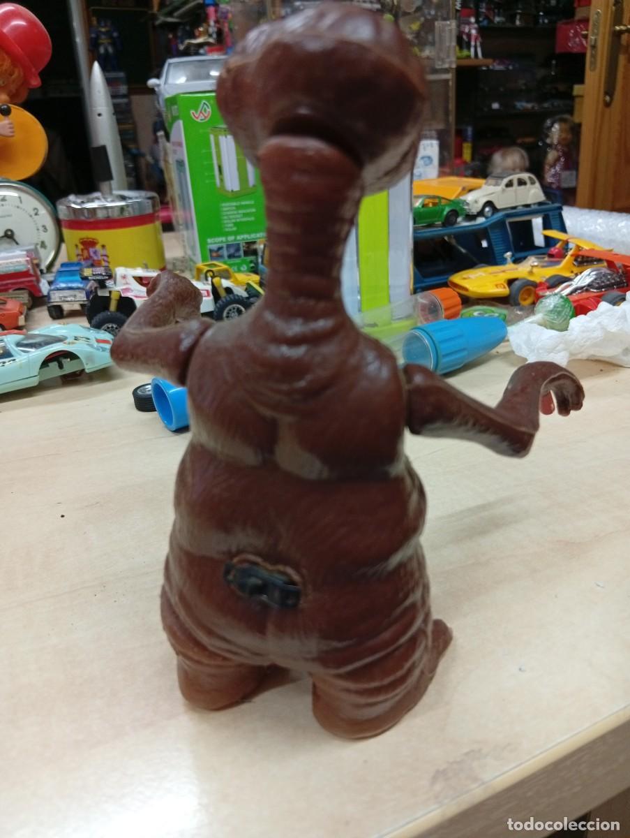 Figuras de acci&oacute;n: Mu&ntilde;eco de pl&aacute;stico E T. El Extraterrestre. Bootleg a&ntilde;os 80. - Foto 3