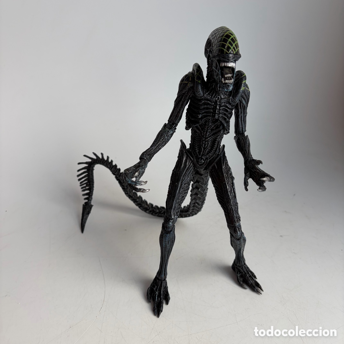 Figuras de acci&oacute;n: Figura mu&ntilde;eco NECA Grid Alien Xenomorph Warrior AVP Aliens predator