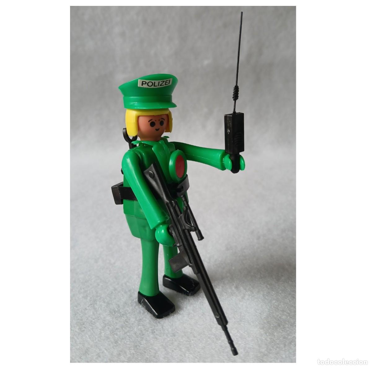Figuras de acci&oacute;n: Play big (Playbig), Play Kit o Cefa Boys. Policia verde.