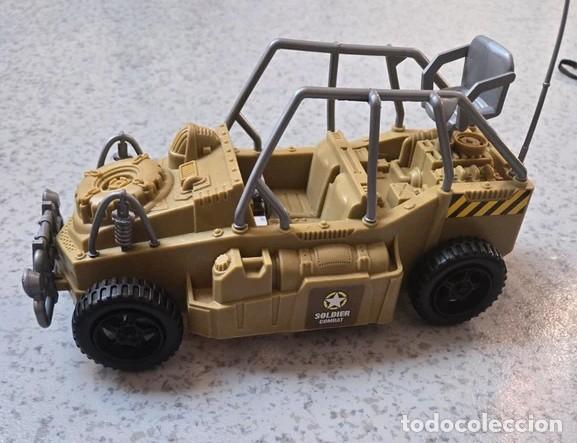 Figuras de acci&oacute;n: Veh&iacute;culo militar de Soldier Force, de Chap Mei En perfecto estado.