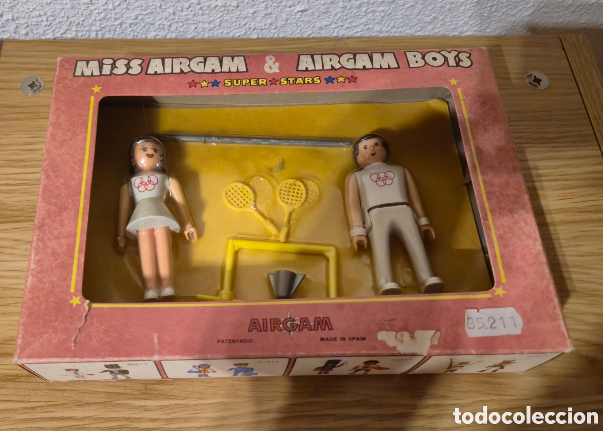 Figuras de acci&oacute;n: Miss Airgam y Airgam Boys Ol&iacute;mpicos en su caja. Tal cual se ve