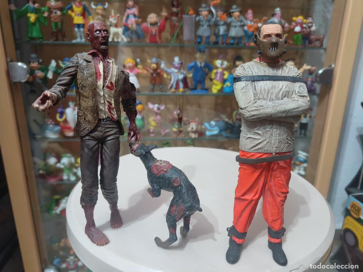 Figuras de acci&oacute;n: Ocasion ! Antigua figura Zombie Resident Evil + Hannibal Lecter NECA