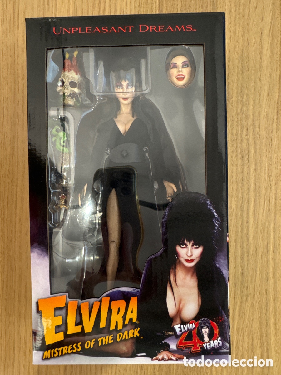 Figuras de acci&oacute;n: Figura Elvira Mistress Of The Dark con Ropa de Tela Neca