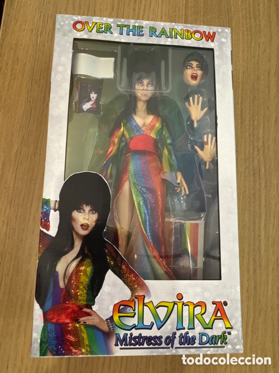 Figuras de acci&oacute;n: Figura Elvira Mistress of the Dark Clothed Over the Rainbow Neca