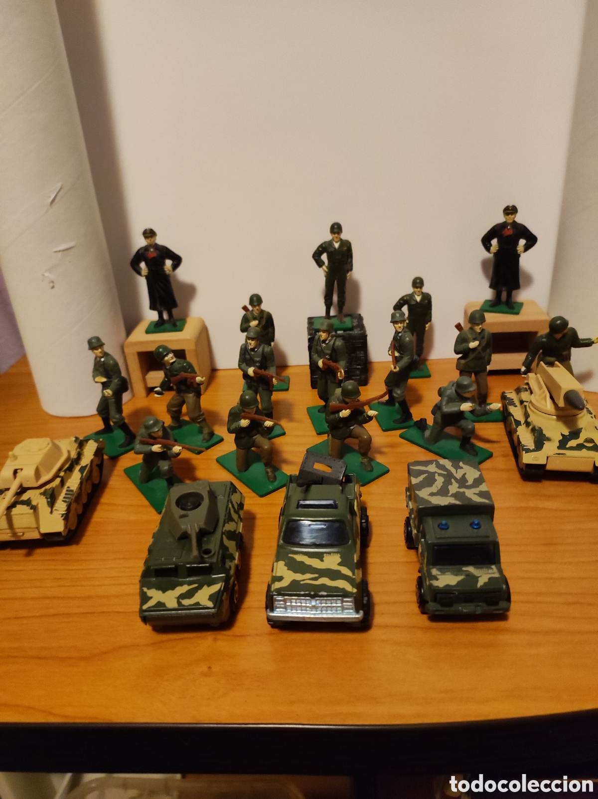 Figuras de acci&oacute;n: Lote Figuras Militares de Metal y Veh&iacute;culos de Colecci&oacute;n