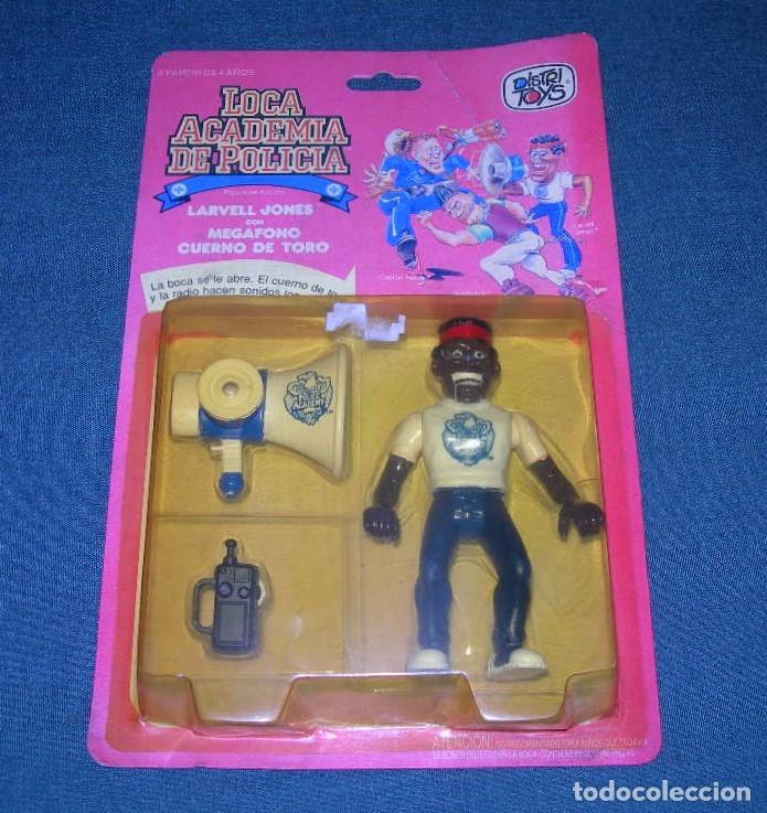 Figuras de acci&oacute;n: FIGURA LARVELL JONES CON MEG&Aacute;FONO - LOCA ACADEMIA DE POLIC&Iacute;A - SIN USO EN BLISTER - DISTRI TOYS -