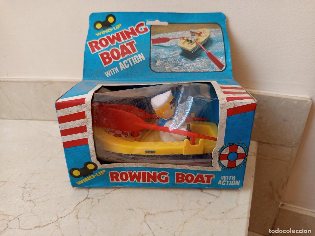 Figuras de acci&oacute;n: Antiguo juguete Rowing Bost fabricado en Hong Kong. A&ntilde;os 60-70. Sin uso