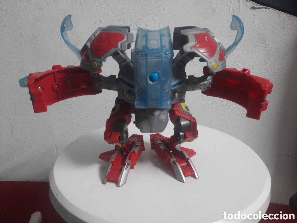 Figuras de acci&oacute;n: Dragonoid Destroyer de la serie Bakugan Mechtanium Surge, lanzada por Spin Master en 2011.