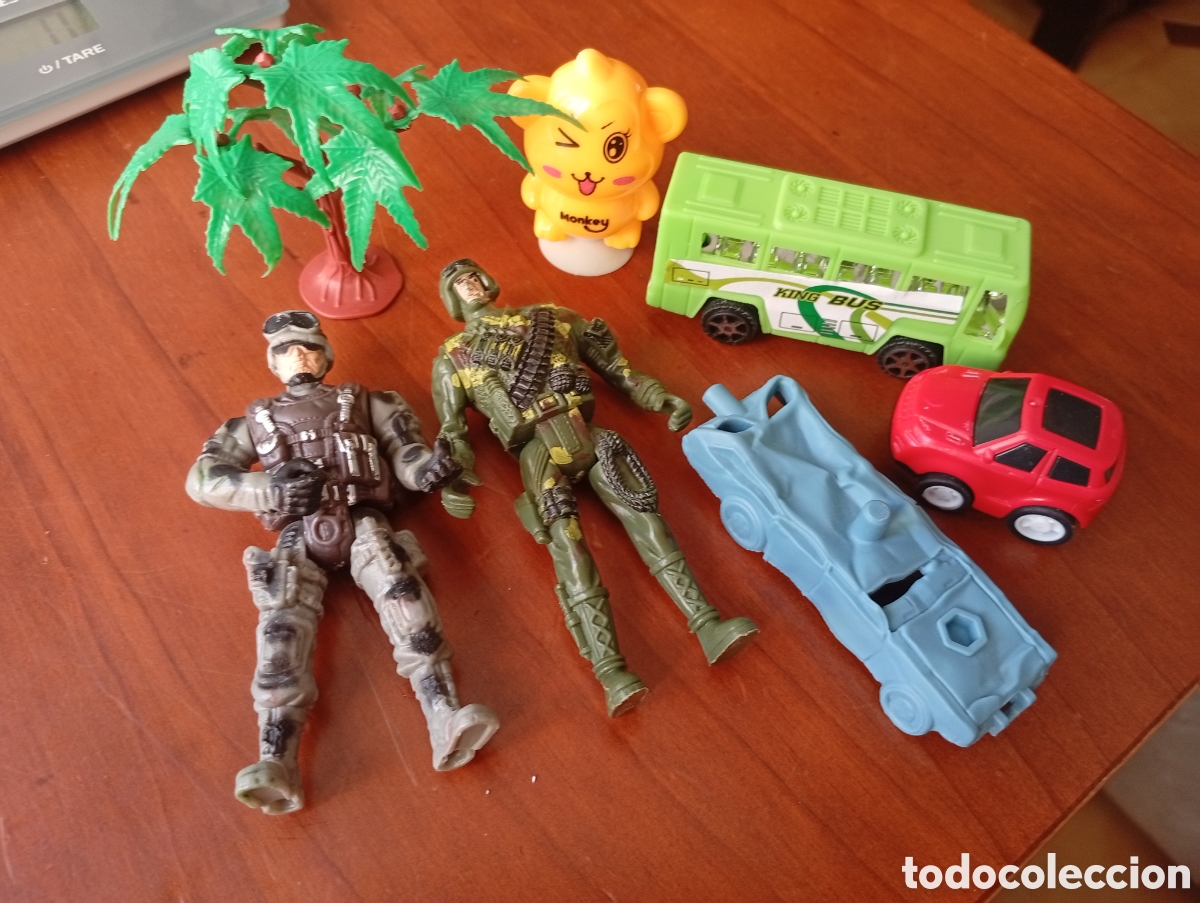 Figuras de acci&oacute;n: MU&Ntilde;ECO SOLDADO ARBOL COCHE AUTOBUS FRICCION LOTE