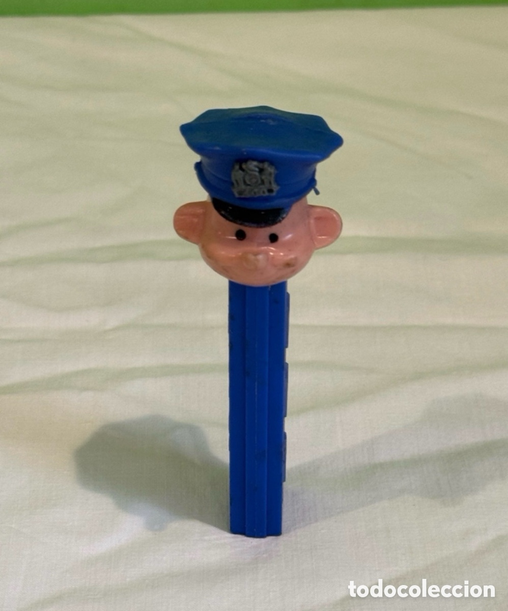 Figurines d'action: Dispensador PEZ original vintage cabeza polic&iacute;a cl&aacute;sico made in Austria.