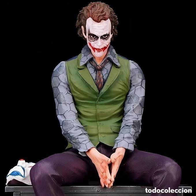 Figuras de acci&oacute;n: Figura de acci&oacute;n de Joker Heath Ledger de 16cm, traje verde sentado, m&aacute;scara de Joker de mano.
