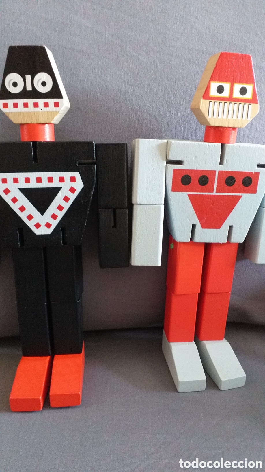 Figuras de acci&oacute;n: Pareja de robots de madera pintada, articulados. Made in Germany. Alemania. Puzle varias posturas.