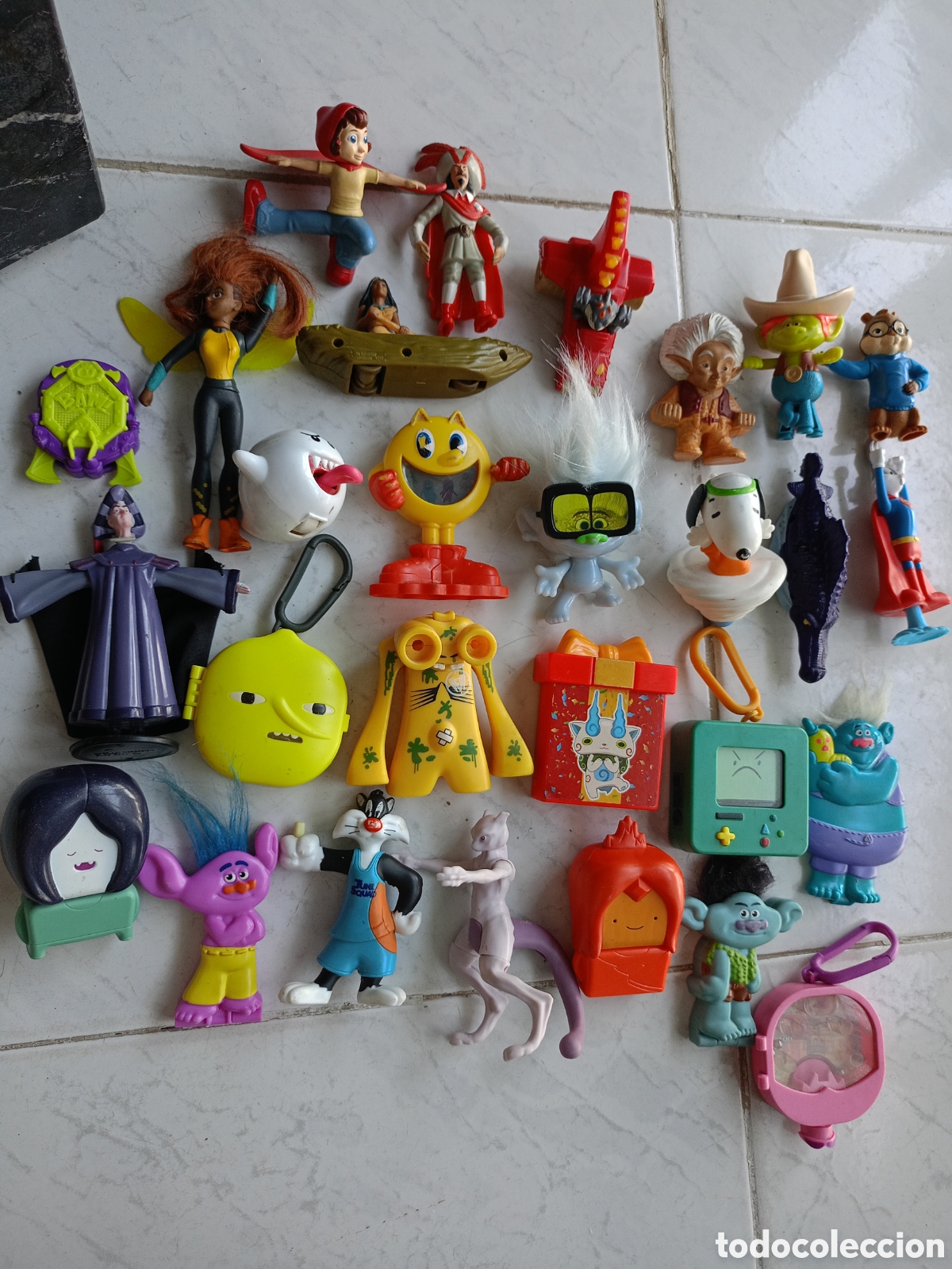 Figuras de acci&oacute;n: Gran lote de juguetes de McDonald's Bugs bunny Pocahontas hora de aventuras