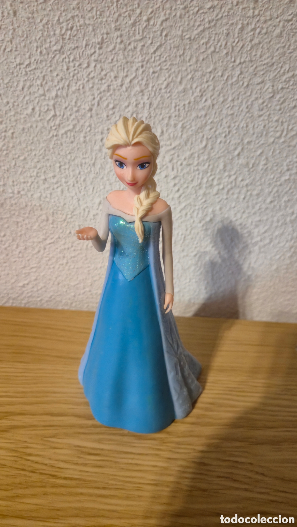Figuras de acci&oacute;n: Figura de Ana de Frozen. Grande 20 cent&iacute;metros y con posibilidad de meter cosas en el interior