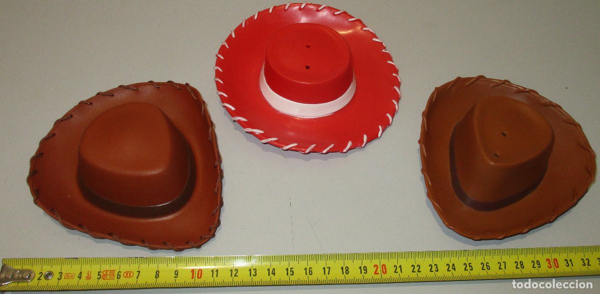Figuras de acci&oacute;n: lote 3 sombreros originales TOY STORY para WOODY y JESSIE, DISNEY PIXAR, HASBRO 2001