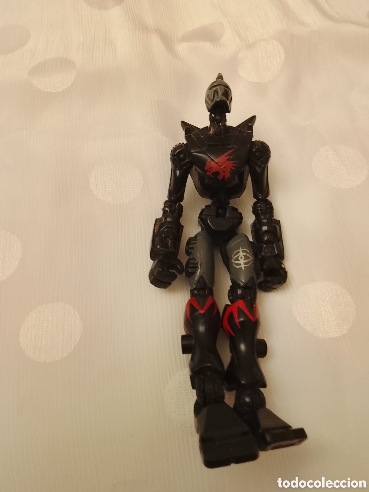 Figuras de acci&oacute;n: Mu&ntilde;eco robot entero articulado ,mide 16 cent .Tal cual