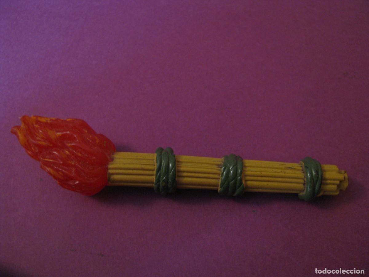 Figuras de acci&oacute;n: PIEZA, ANTORCHA DE PLASTICO. 10 CM