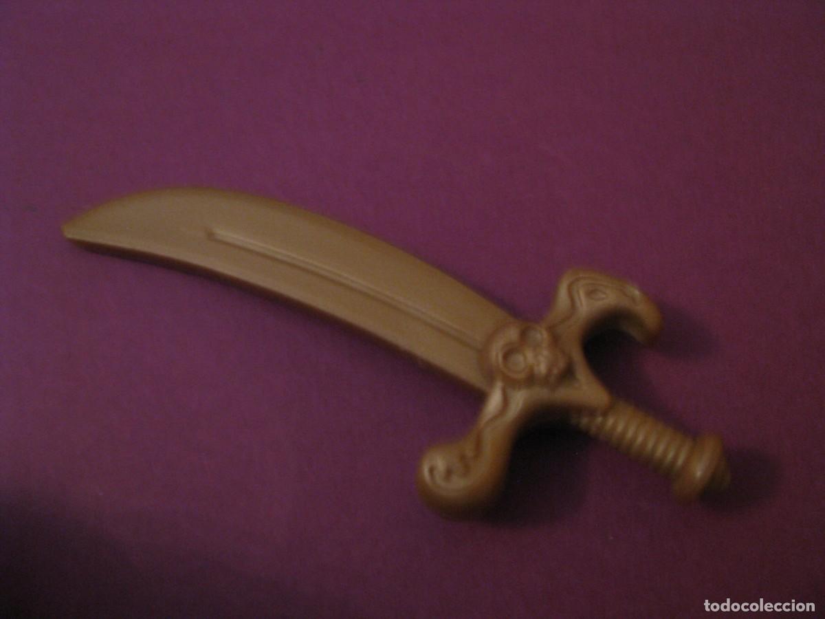 Figuras de acci&oacute;n: PIEZA, ESPADA DE ALGUN PERSONAJE DE ACCION