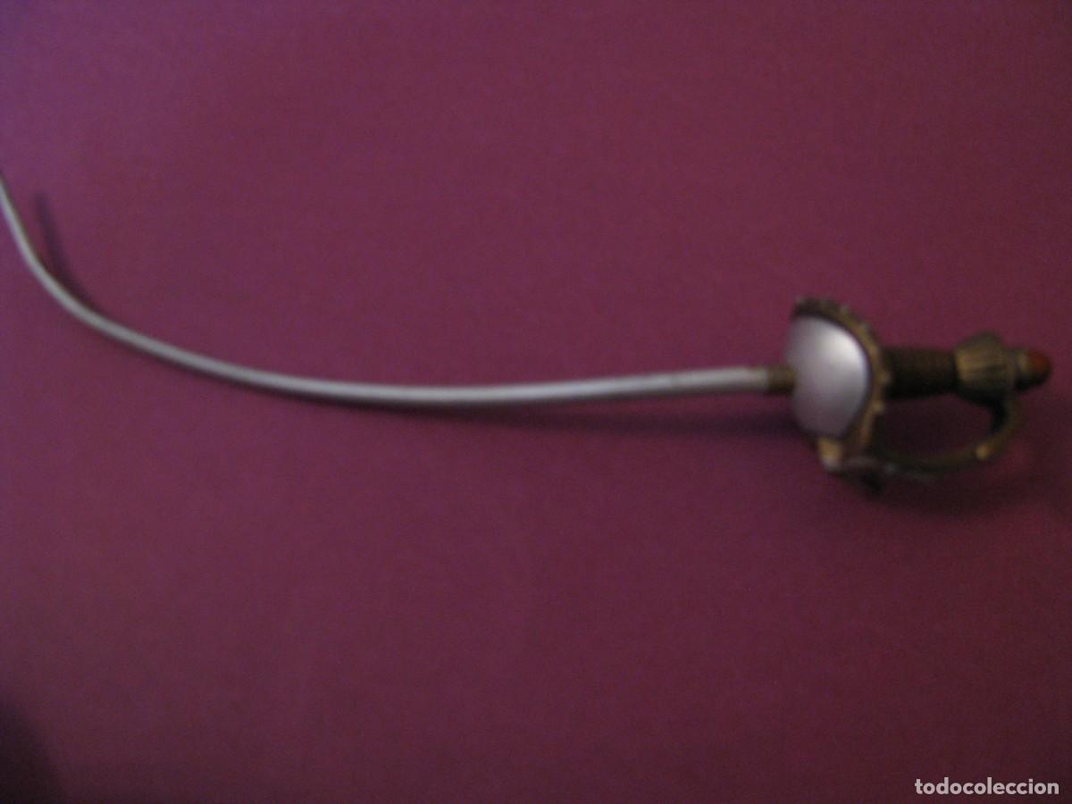 Figuras de acci&oacute;n: PIEZA, ESPADA, FLORETE DE ESGRIMA DE ALGUN PERSONAJE DE ACCION. 14 CM