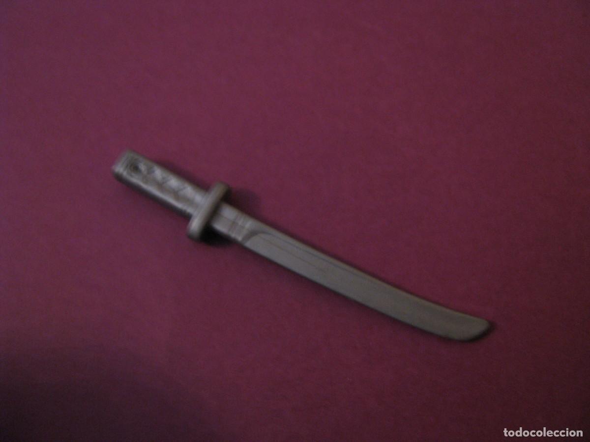 Figuras de acci&oacute;n: PIEZA, ESPADA, ARMA DE ALGUN PERSONAJE DE ACCION.