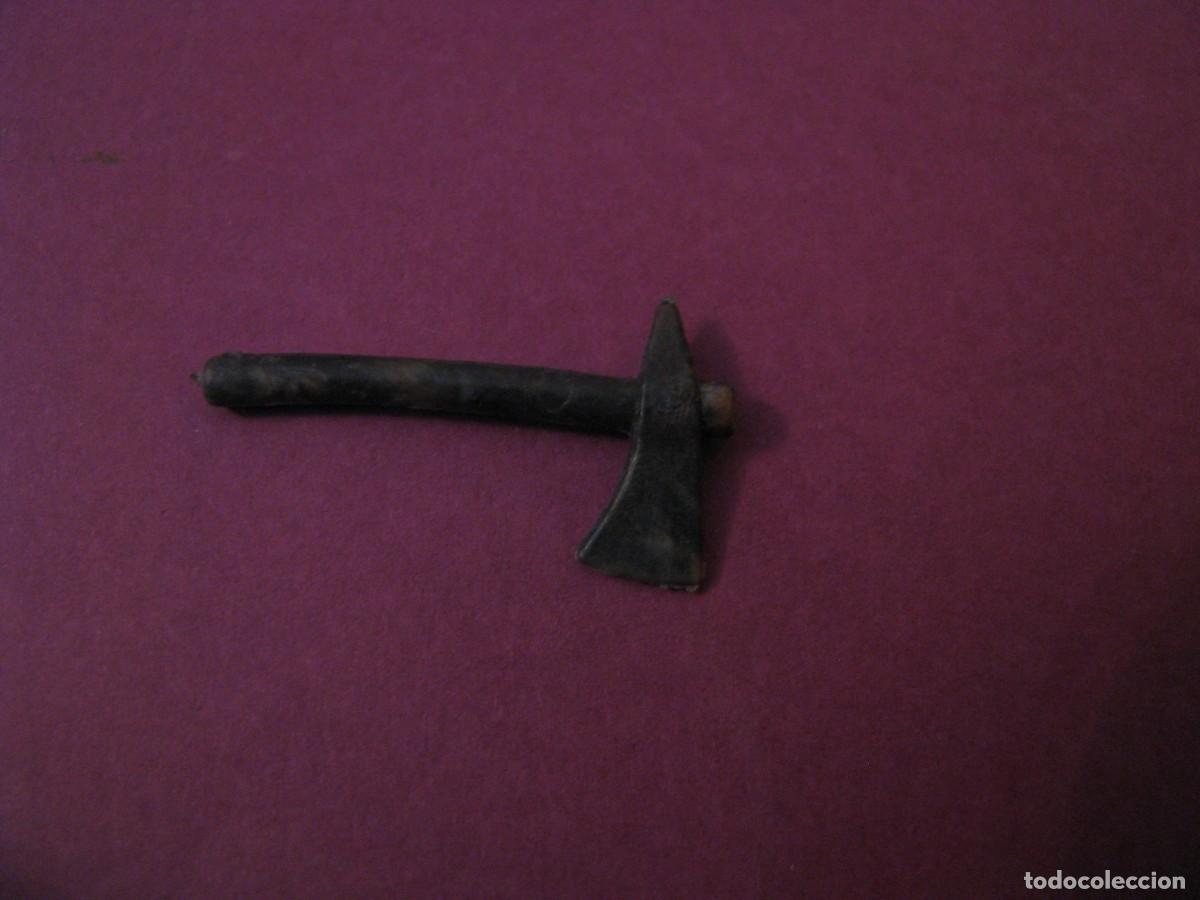 Figuras de acci&oacute;n: PIEZA, HACHA, ARMA DE ALGUN PERSONAJE DE ACCION. 3CM