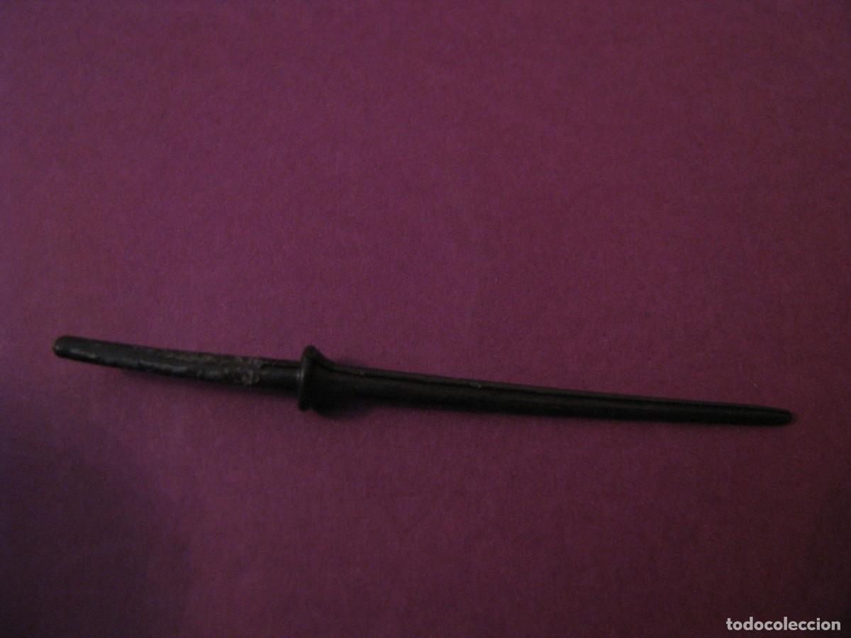 Figuras de acci&oacute;n: PIEZA, ARMA DE ALGUN PERSONAJE DE ACCION. 3CM