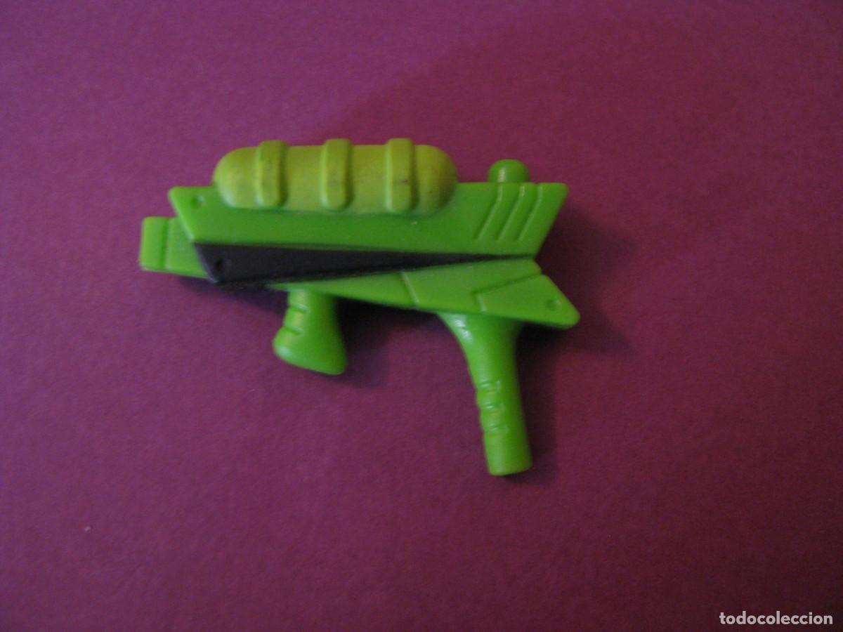 Figuras de acci&oacute;n: PIEZA, ARMA DE ALGUN PERSONAJE DE ACCION.