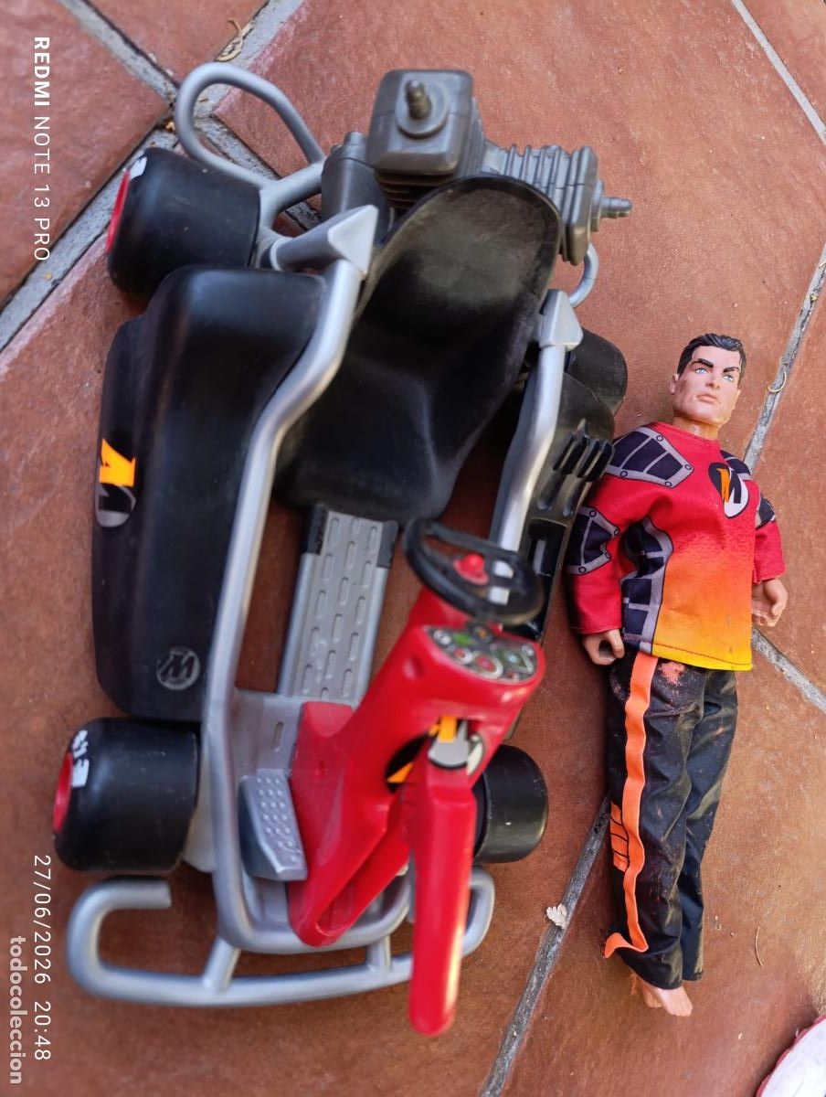 Figuras de acci&oacute;n: ACTION MAN, CON COCHE, KARTING.