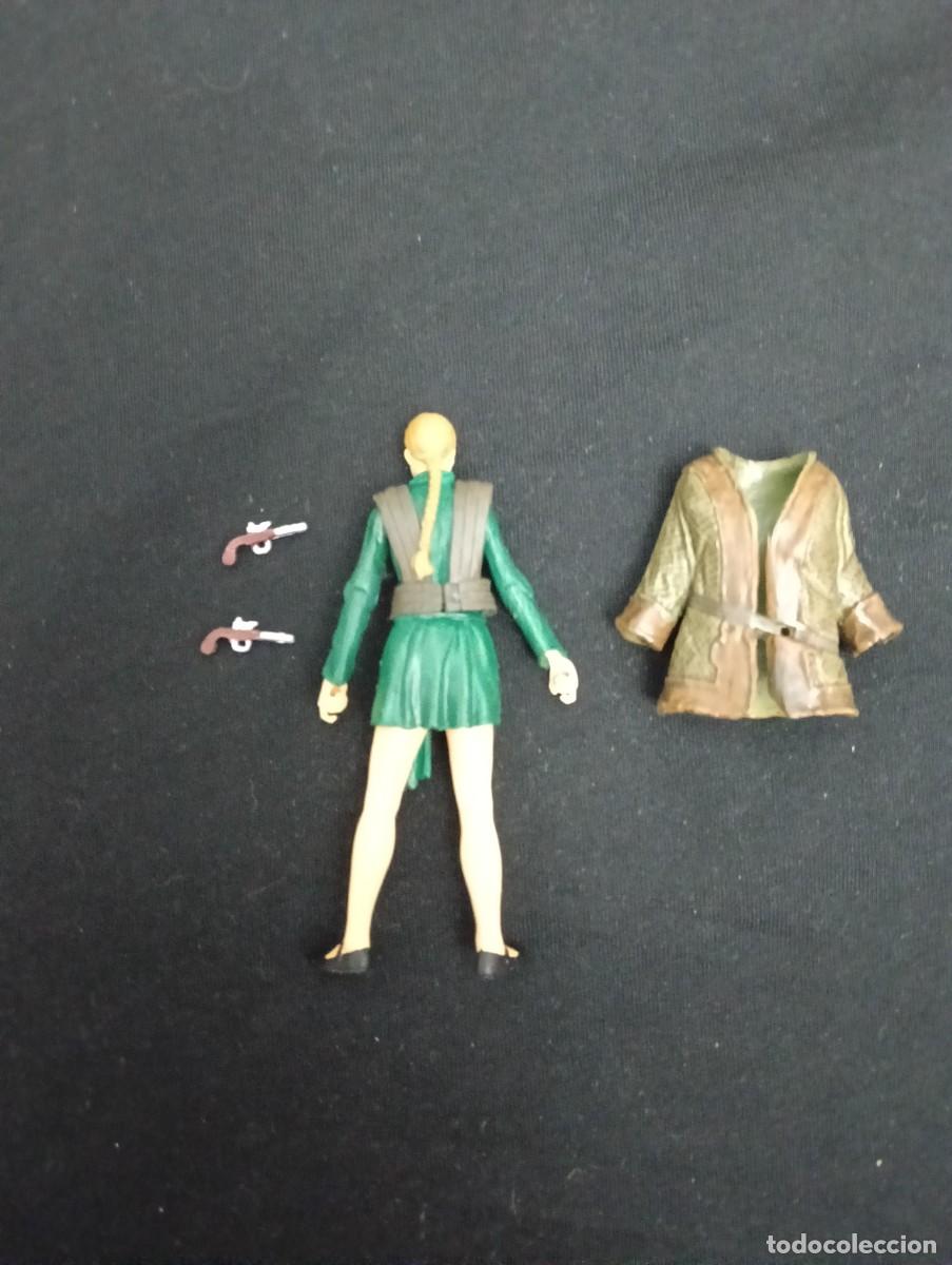Figuras de acci&oacute;n: Figura elizabeth swann singapour pistolas zizzle piratas del caribe