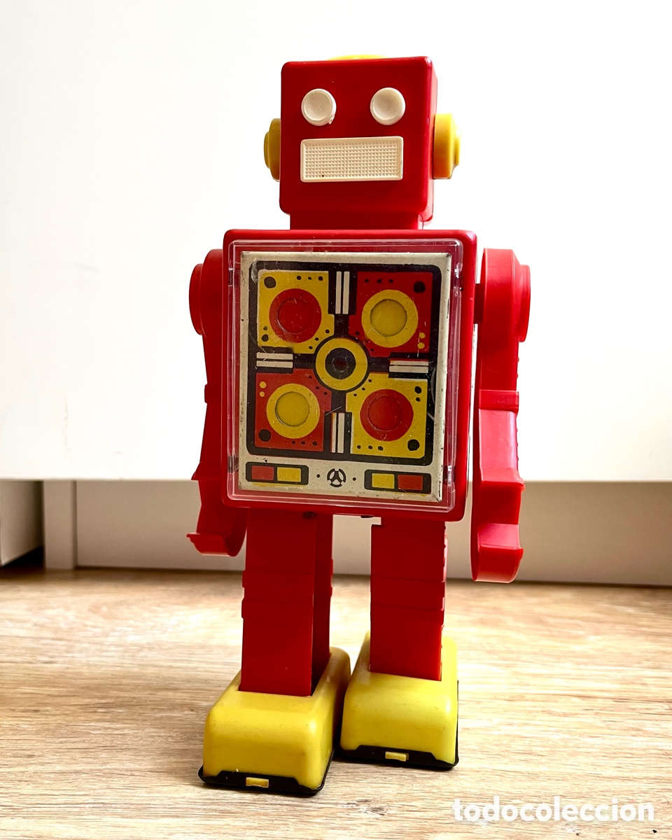 Figuras de acci&oacute;n: Robot vintage de pl&aacute;stico a cuerda URSS a&ntilde;os 80