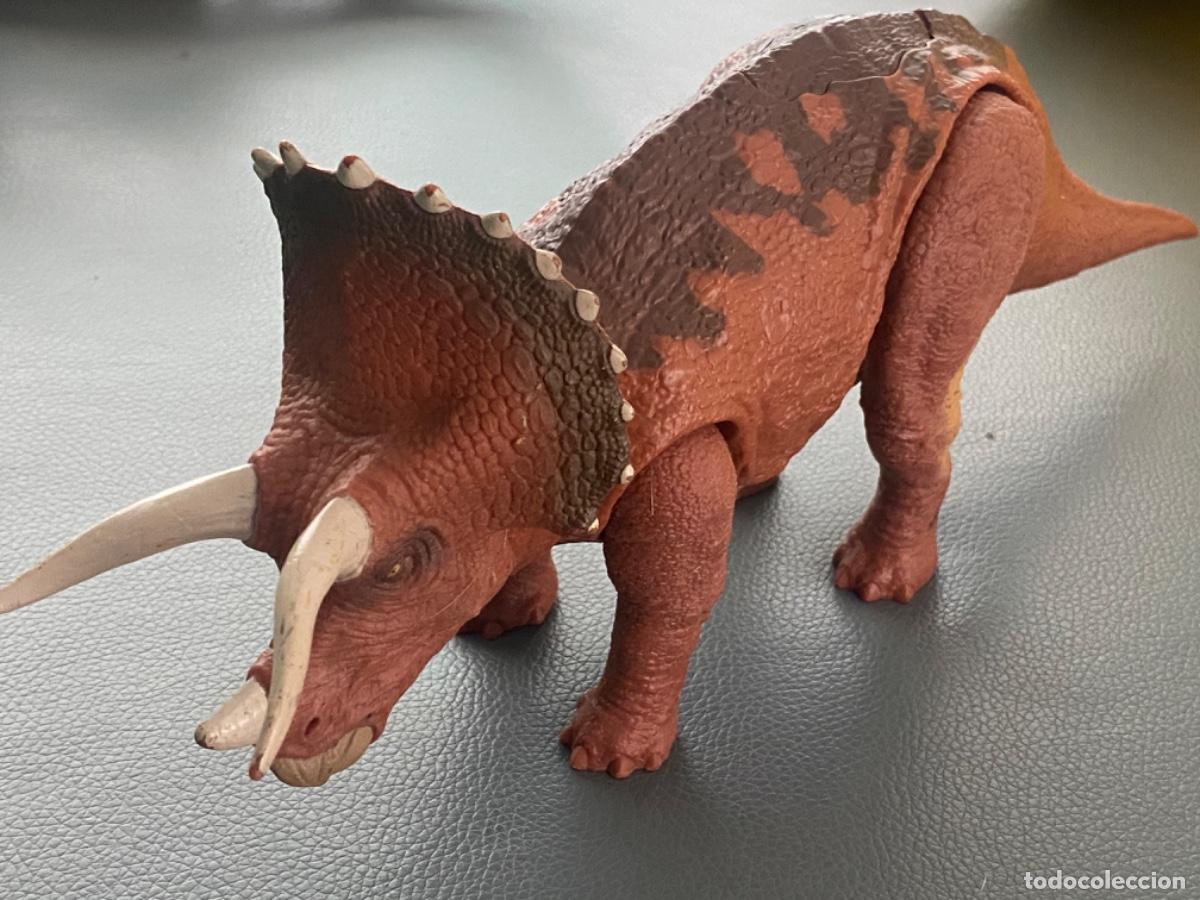 Figuras de acci&oacute;n: FIGURA DINOSAURIO JURASSIC WORLD TRICERATOPS