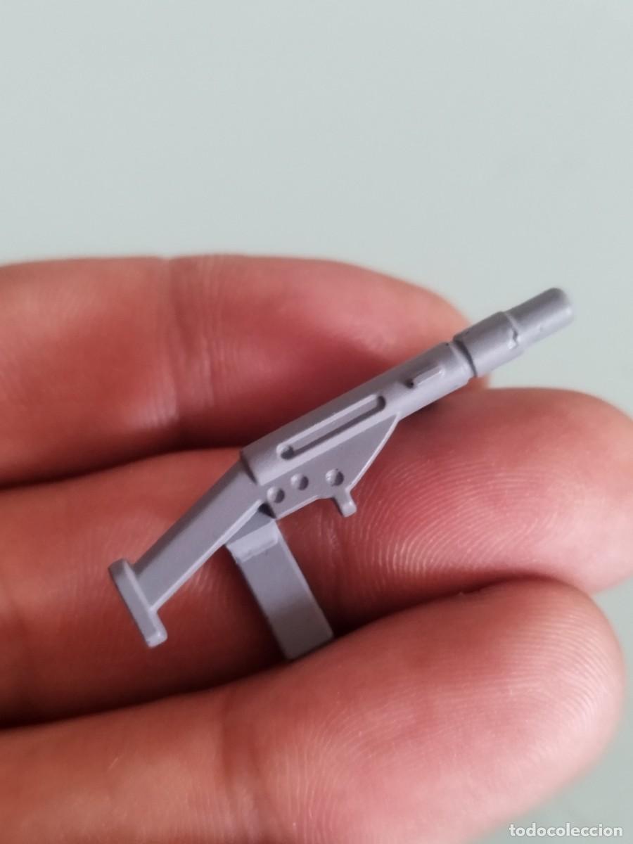 Figuras de acci&oacute;n: Miniatura a escala de un subfusil brit&aacute;nico Sten Mk II.