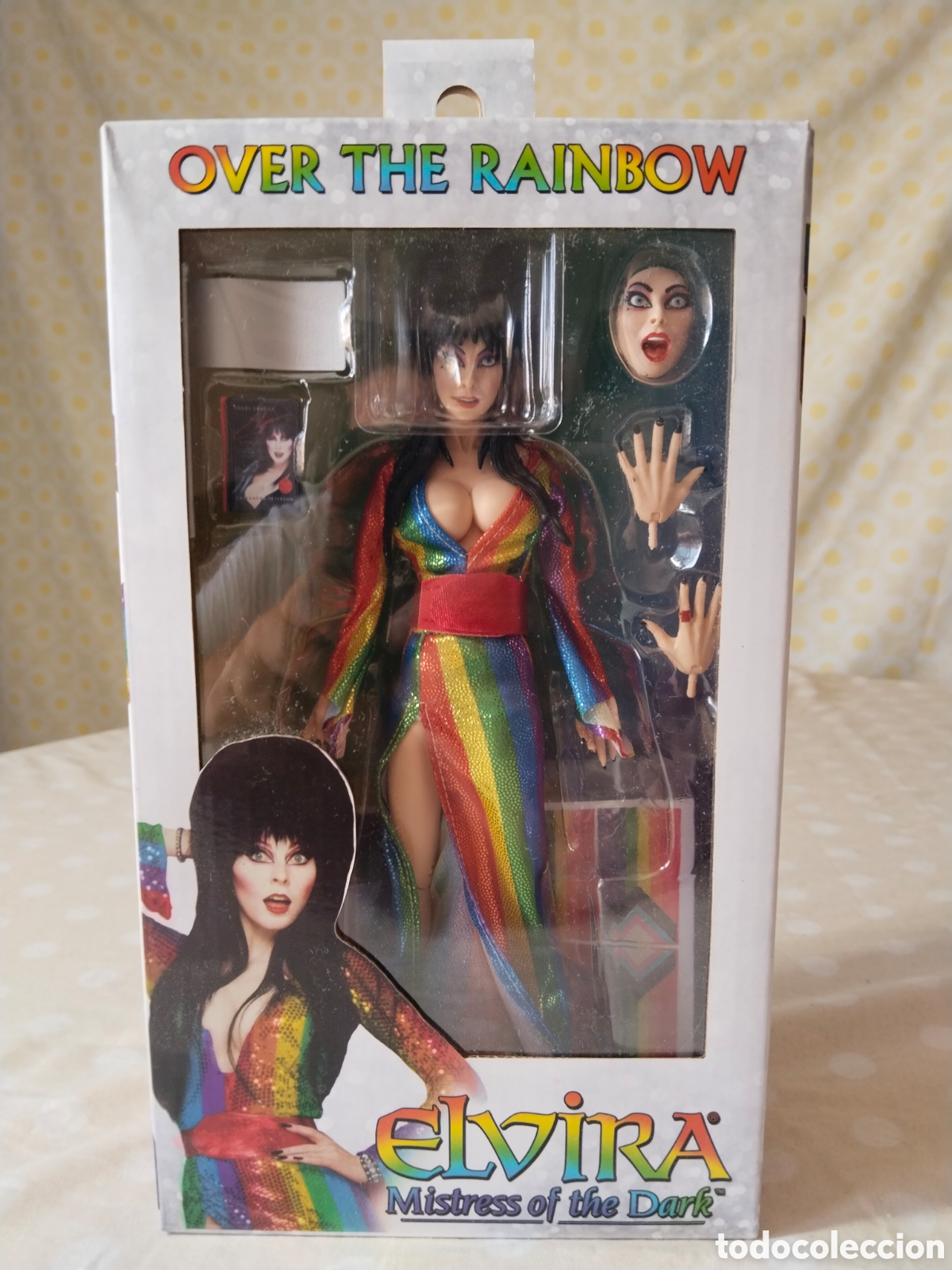 Figuras de acci&oacute;n: Elvira (Over the Rainbow / Orgullo Gay) - NECA