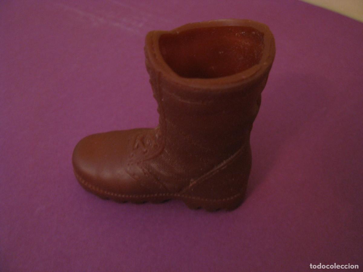 Figuras de acci&oacute;n: ACCESORIO FIGURA DE ACCI&Oacute;N. BOTA DE GOMA. 6X6 CM