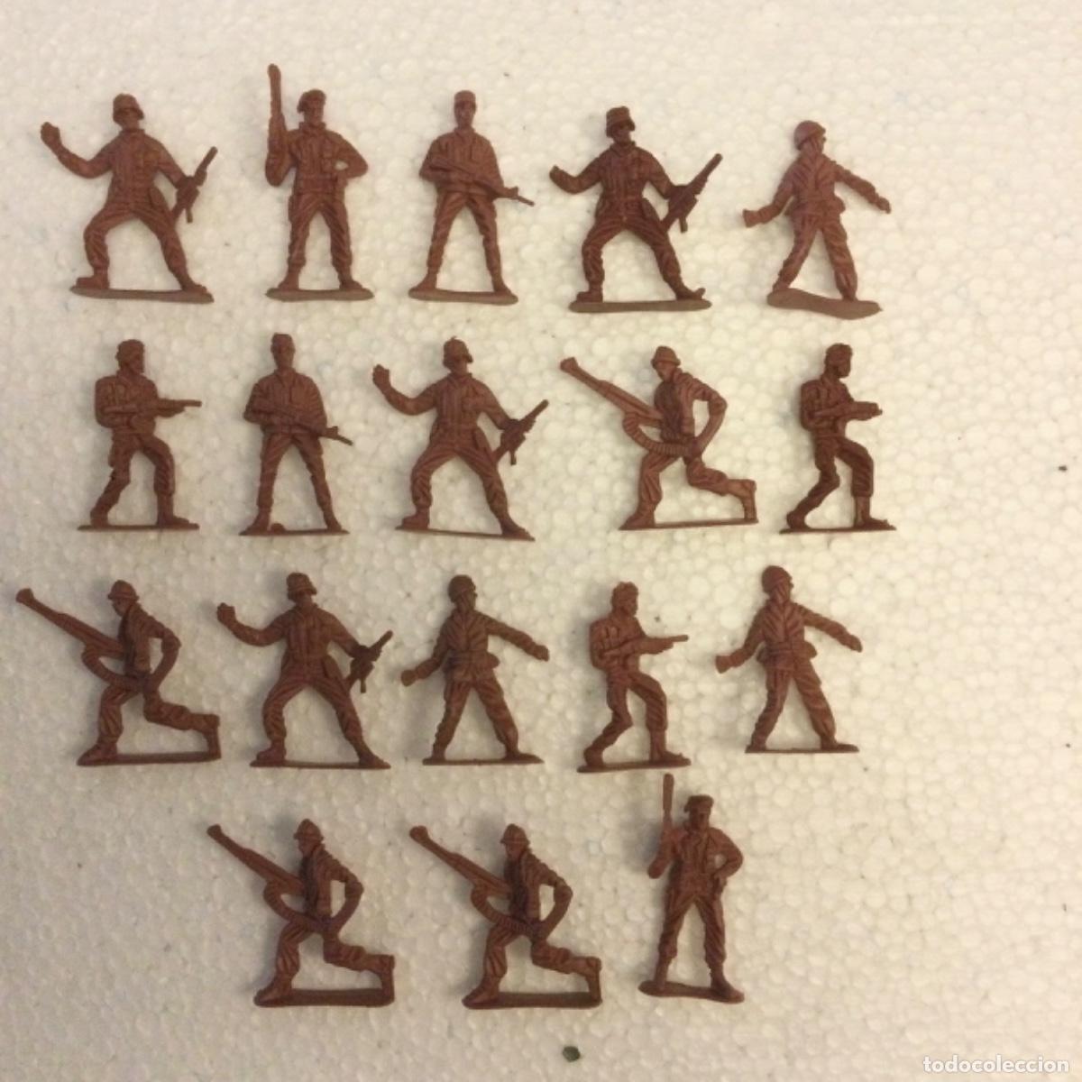 Figuras de acci&oacute;n: Soldados Plastico 4,5 cms. (Lote de 18). A&ntilde;os 80