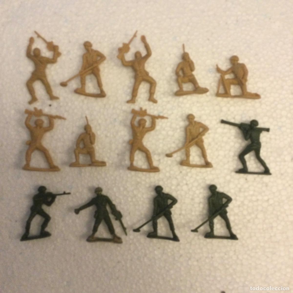 Figuras de acci&oacute;n: Soldados pl&aacute;stico 5 cms. (Lote de 14). A&ntilde;os 80.