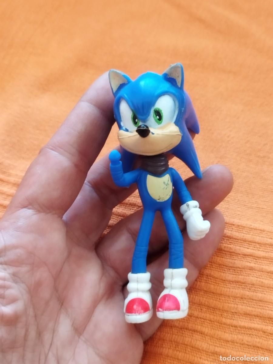Figuras de acci&oacute;n: Mu&ntilde;eco, figura Sonic the Hedgehog. Falta una mano.