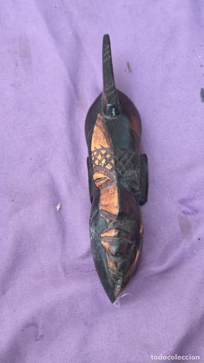 Figuras de acci&oacute;n: figura africana madera noble