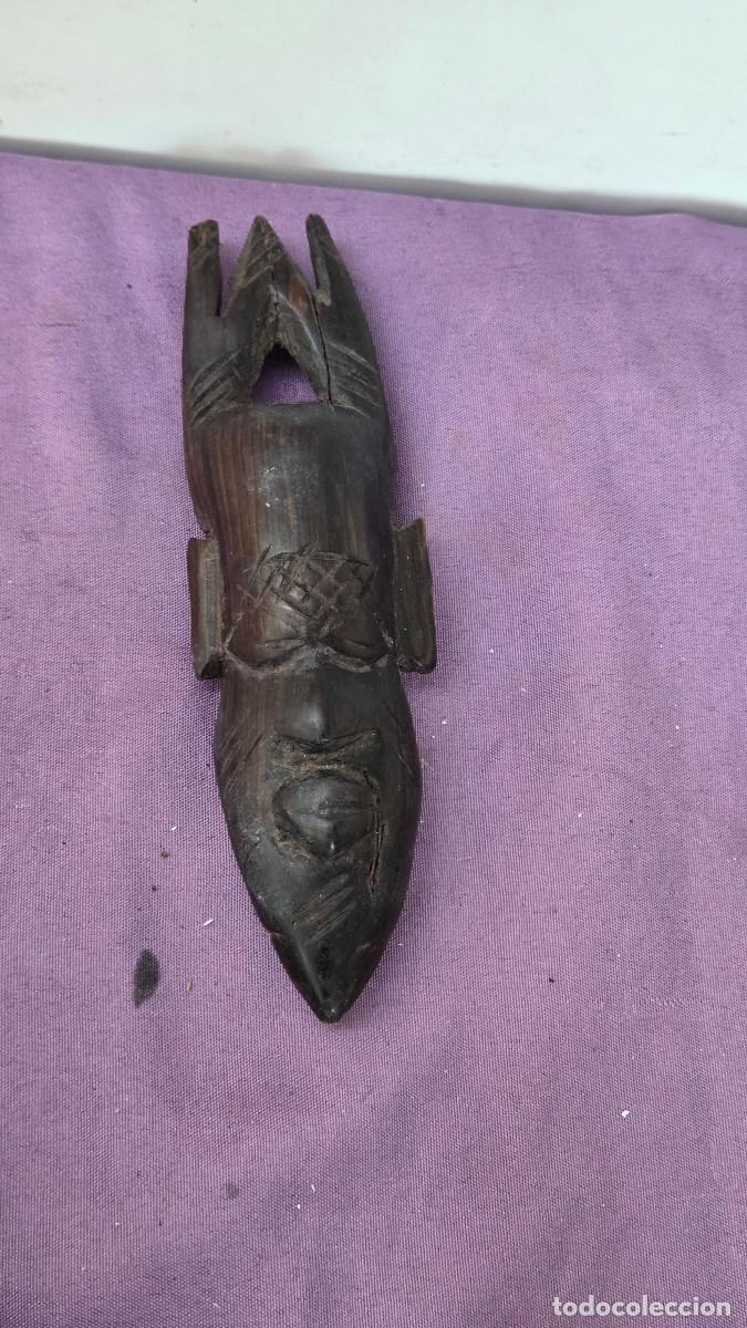 Figuras de acci&oacute;n: figura africana madera noble