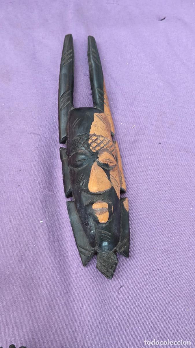Figuras de acci&oacute;n: figura africana madera noble