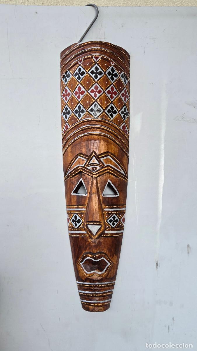 Figuras de acci&oacute;n: mascara africana de madera noble
