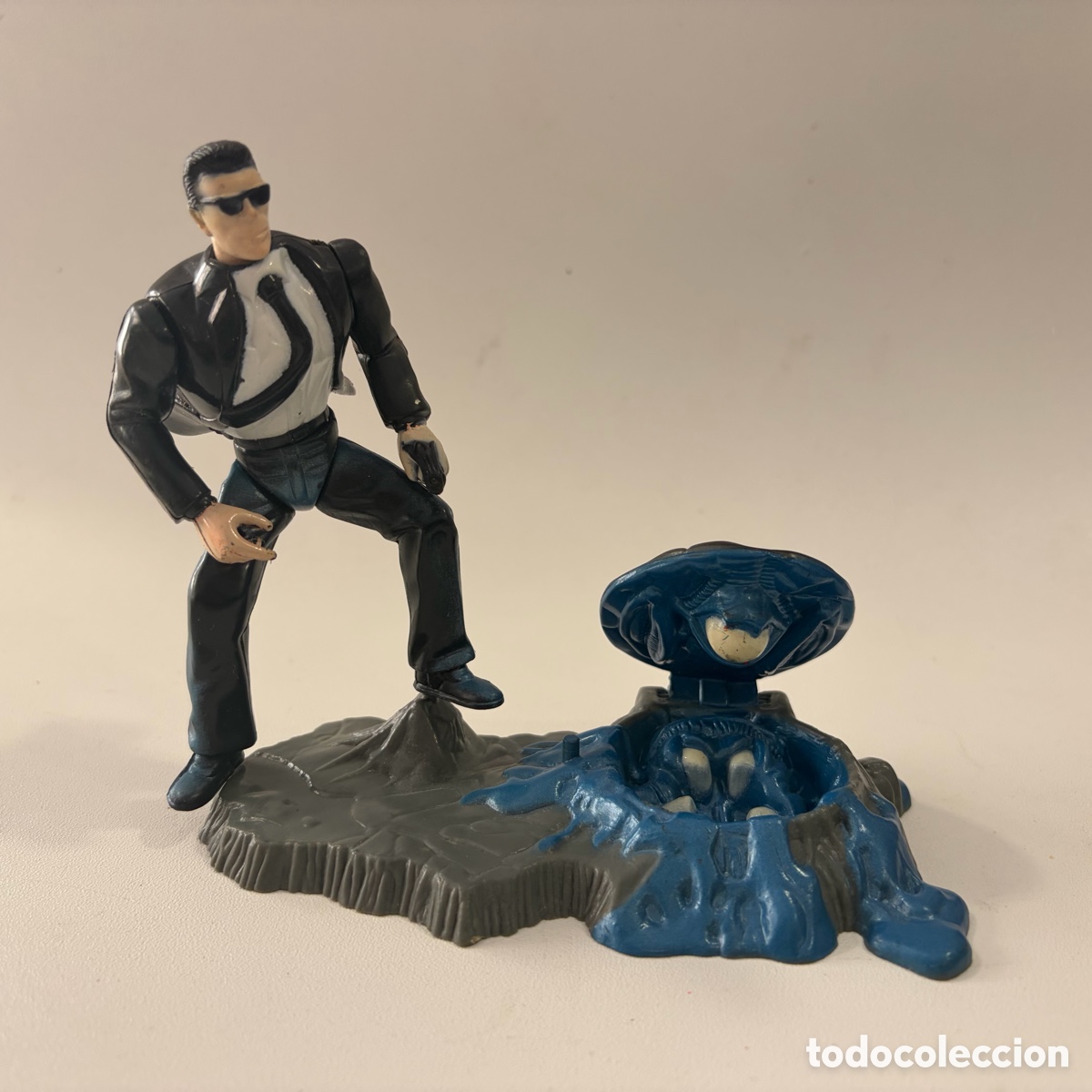 Figuras de acci&oacute;n: Figura mu&ntilde;eco Men in Black Street-Striker Kay + Manhole Alien Galoob 1997