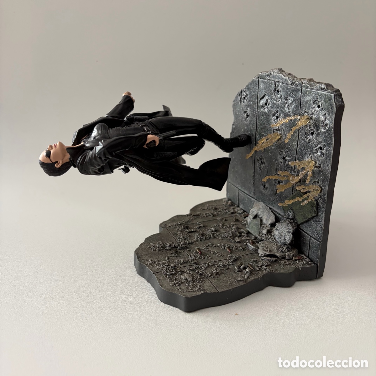 Figuras de acci&oacute;n: Figura mu&ntilde;eco Trinity The Matrix Lobby Scene Series 1 McFarlane Toys 2003 17 cm