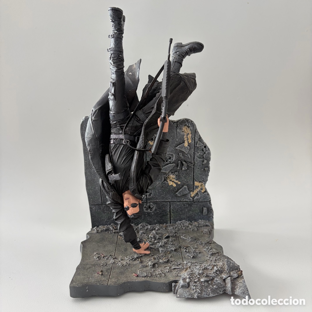 Figuras de acci&oacute;n: Figura mu&ntilde;eco Neo The Matrix Lobby Scene Series 1 McFarlane Toys 2003 21 cm