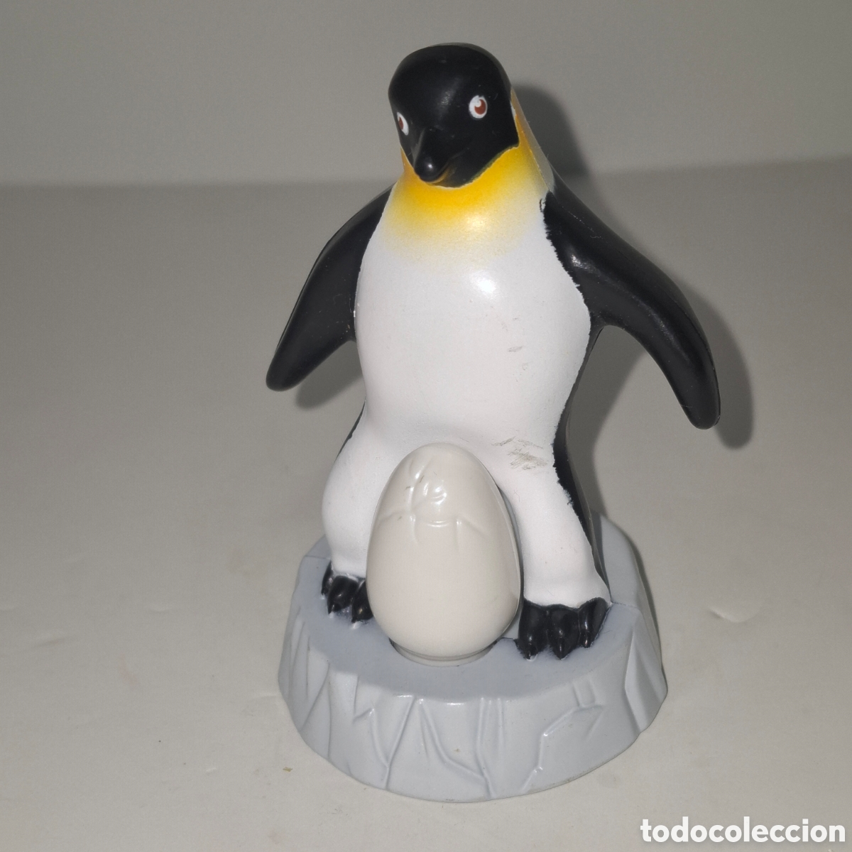 Figuras de acci&oacute;n: PINGUINO CON HUEVO FIGURA PROMOCIONAL HAPPY MEAL BURGER KING 2006 HAPPY FEET