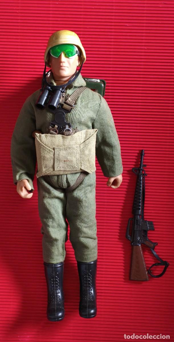 Figuras de acci&oacute;n: Mu&ntilde;eco de acci&oacute;n. Paracaidista.