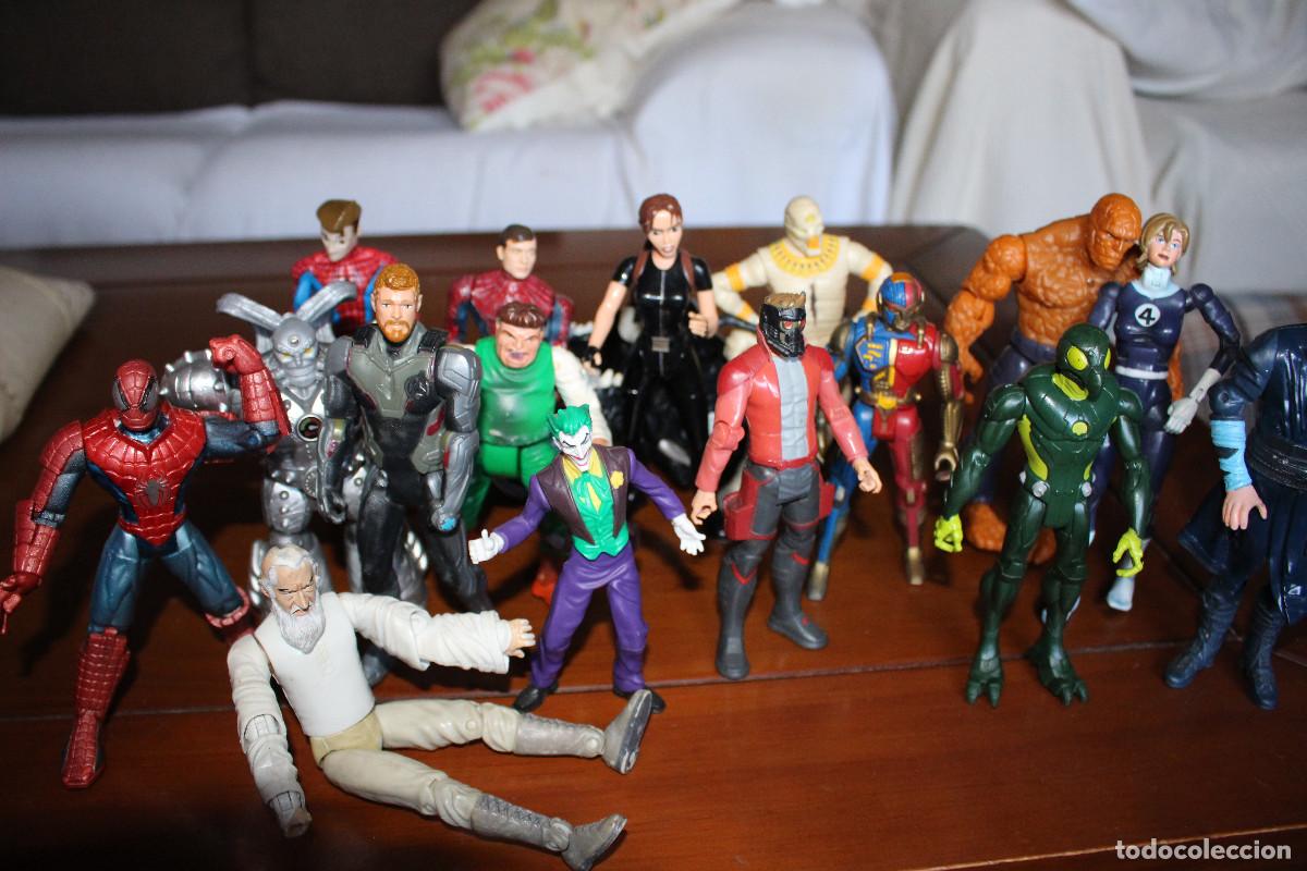 Figuras de acci&oacute;n: Gran lote de 16 figuras de acci&oacute;n. Superh&eacute;roes y moto.