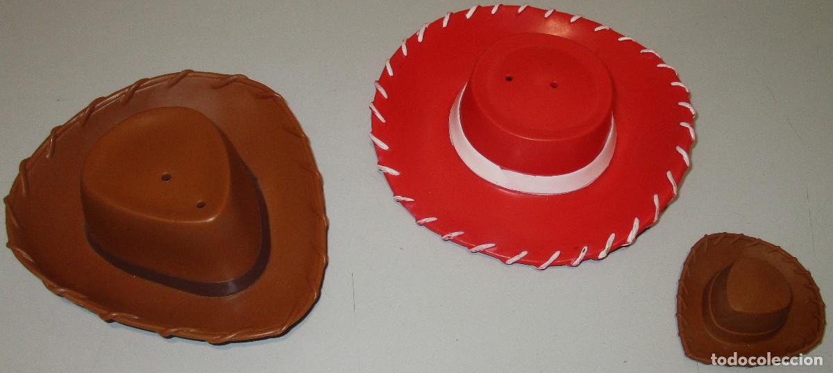 Figuras de acci&oacute;n: Lote 3 sombreros originales TOY STORY para WOODY y JESSIE, DISNEY PIXAR, HASBRO 2001